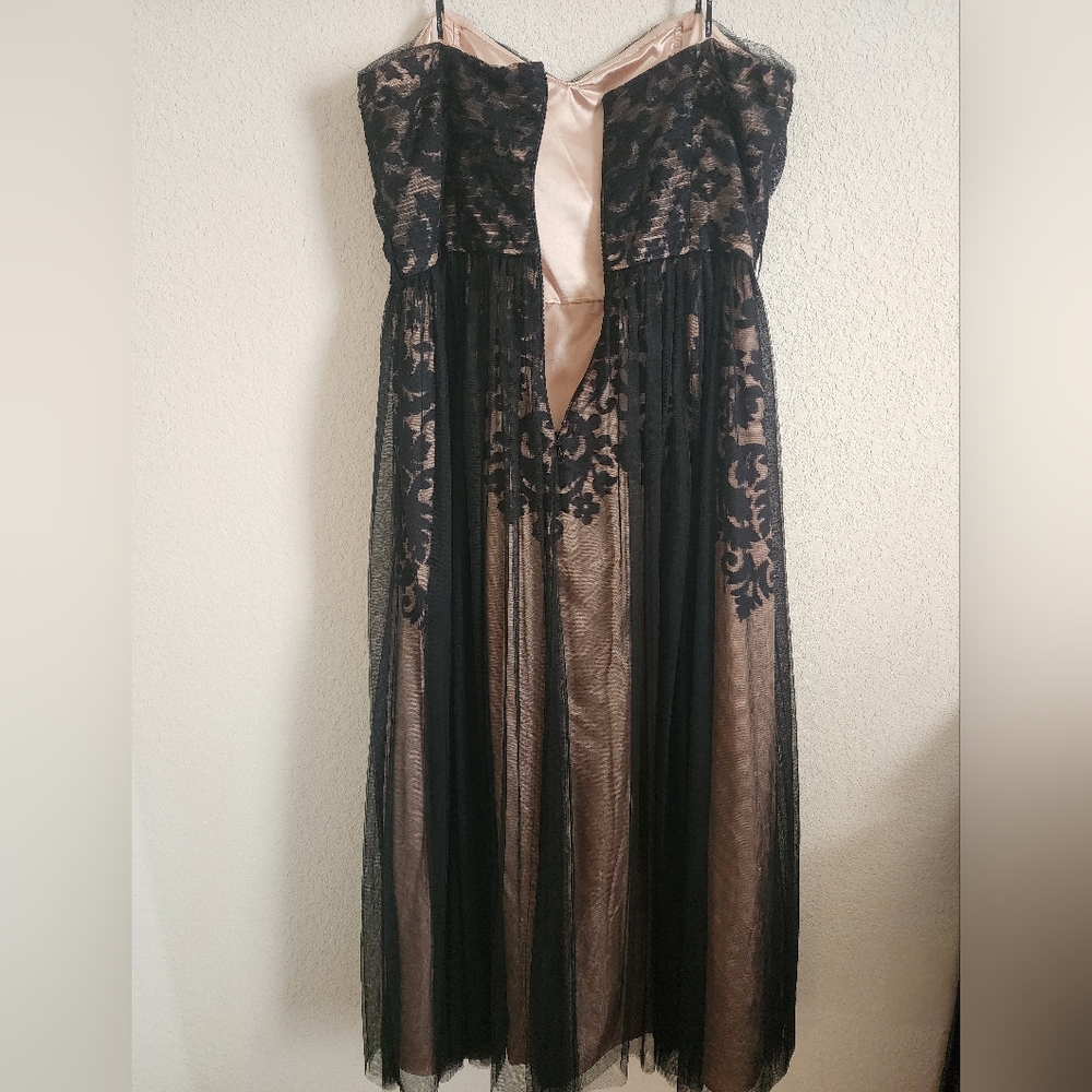 City Chic Women's Plus Size Maxi Cocktail Dress - Embroidered Tulle Strapless - Picture 2 of 6